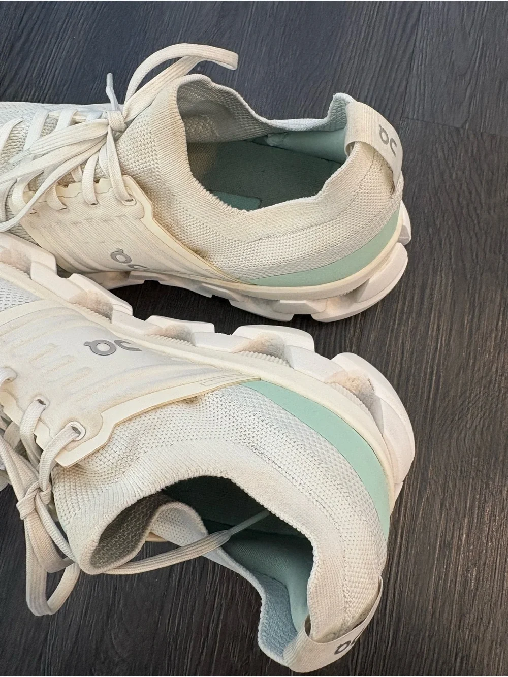 On Running Cloud Running Shoe in White with Mint Accents women’s 10.5 - Picture 12 of 15